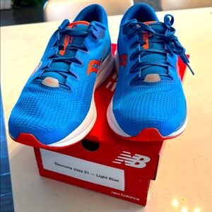 Saucony Blue sneakers w/Orange accents. Sleek Modern Design New Size 14